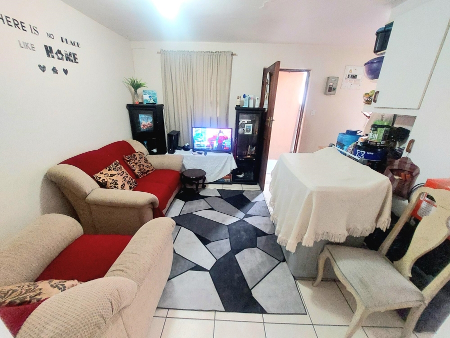 2 Bedroom Property for Sale in Oakglen Western Cape